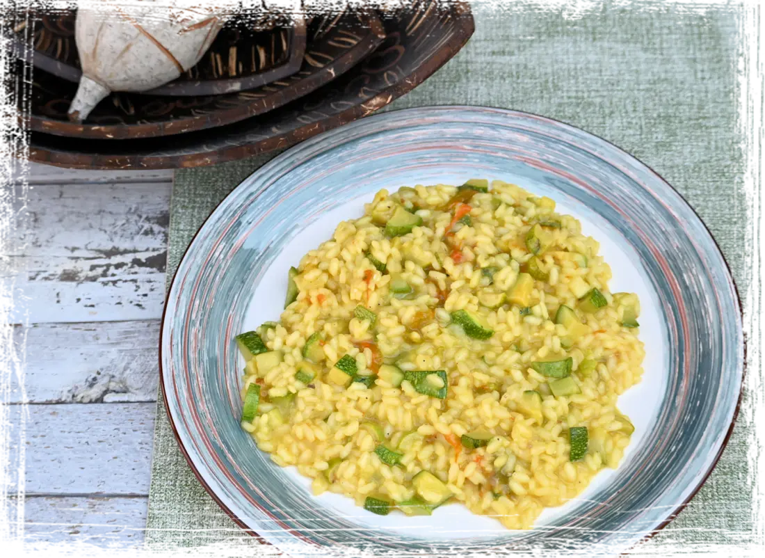 Risotto con le zucchine e i suoi fiori allo zafferano Risotto con le zucchine e i suoi fiori allo zafferano