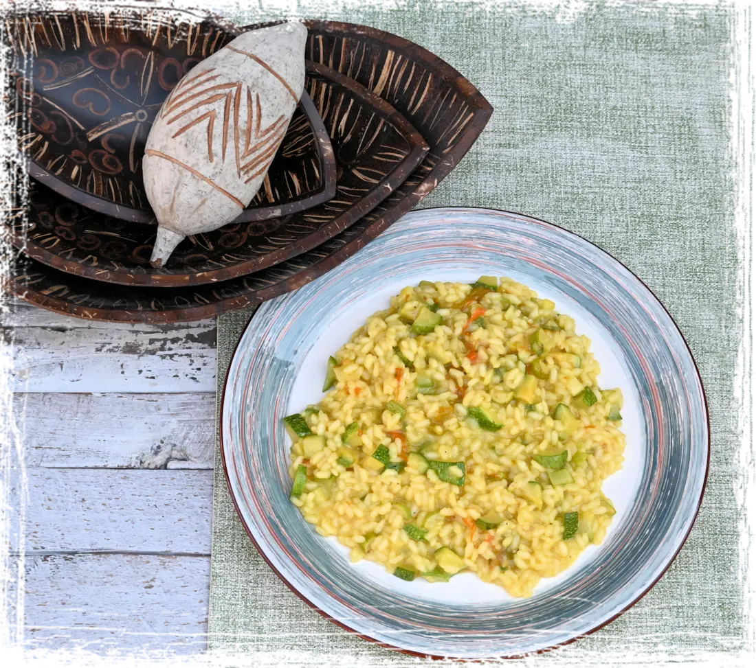 Risotto con le zucchine e i suoi fiori allo zafferano Risotto con le zucchine e i suoi fiori allo zafferano