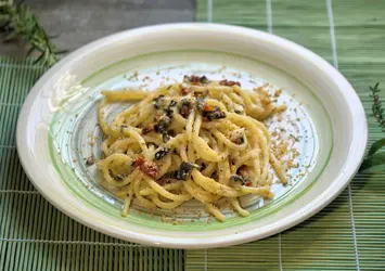 Spaghettoni alle erbe aromatiche
