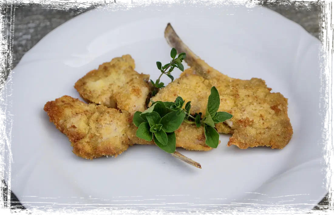 Costoline di agnello impanate e fritte Costoline di agnello impanate e fritte