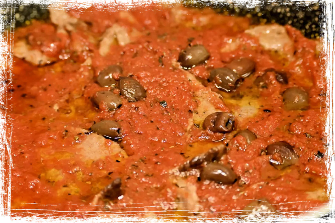 Fettine al pomodoro e olive taggiasche Fettine al pomodoro e olive taggiasche