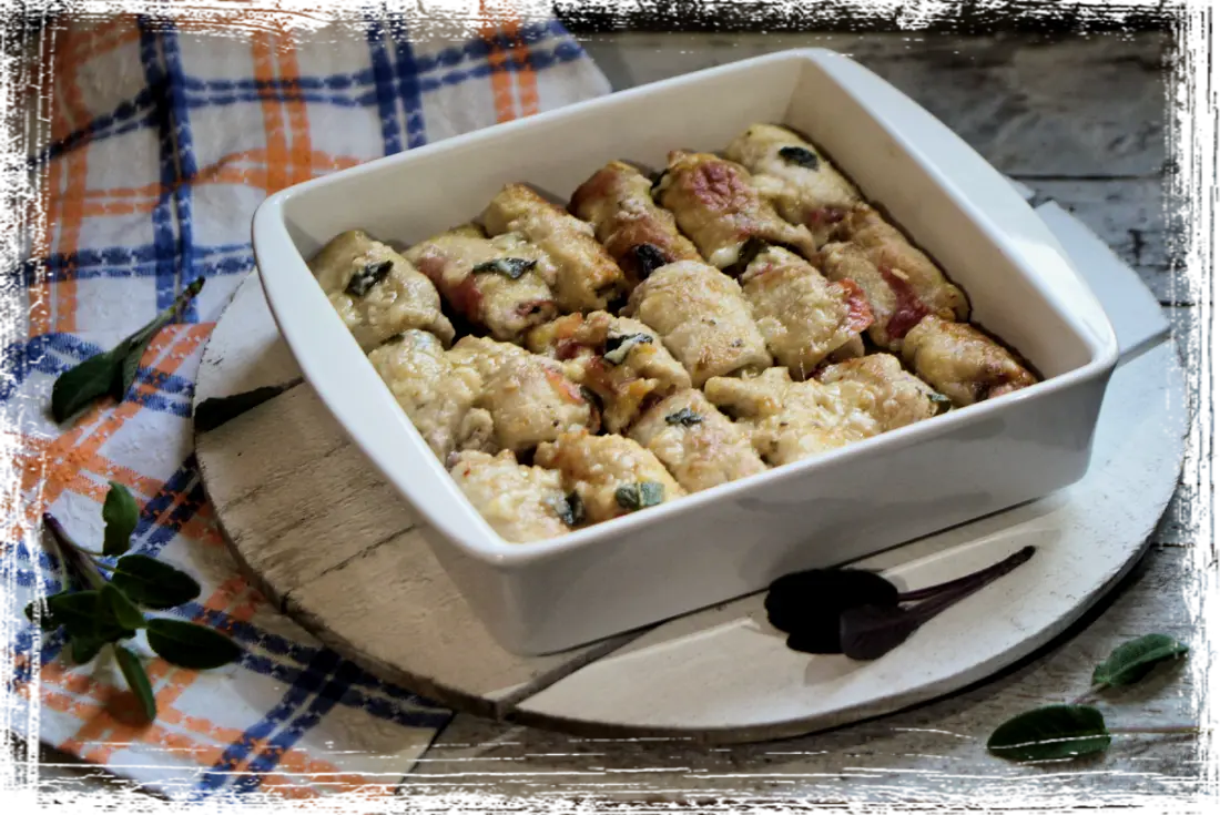 Involtini di lonza con speck, formaggio al profumo di salvia Involtini di lonza con speck, formaggio al profumo di salvia