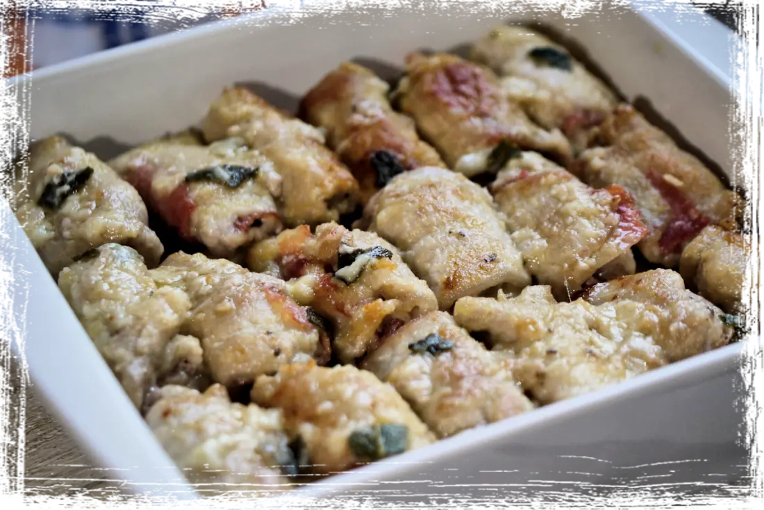 Involtini di lonza con speck, formaggio al profumo di salvia Involtini di lonza con speck, formaggio al profumo di salvia