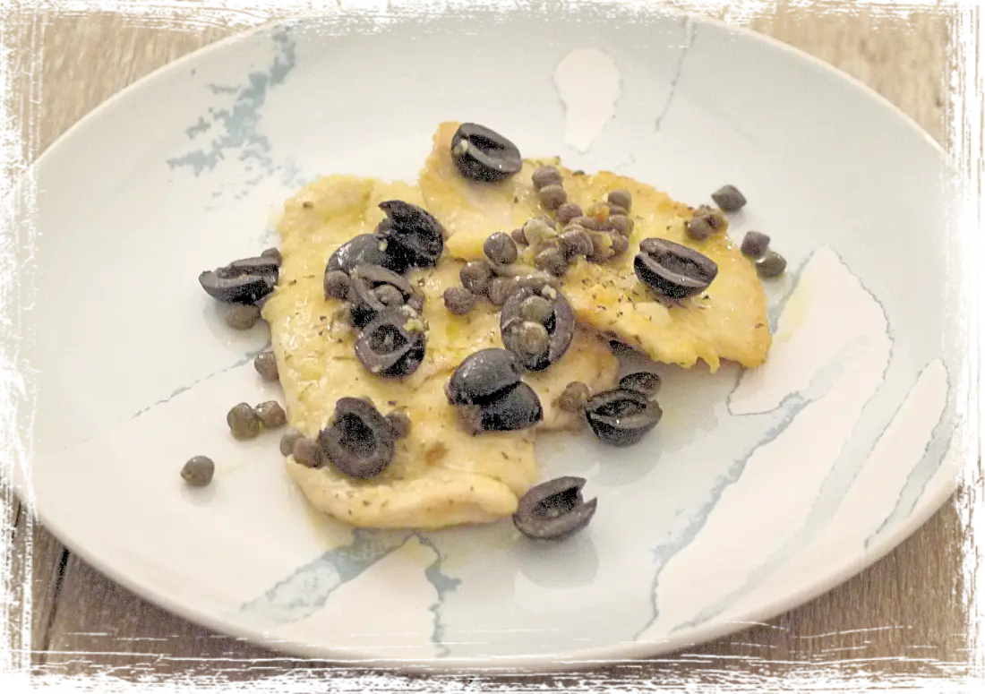 Petti di pollo con olive nere e capperi Petti di pollo con olive nere e capperi