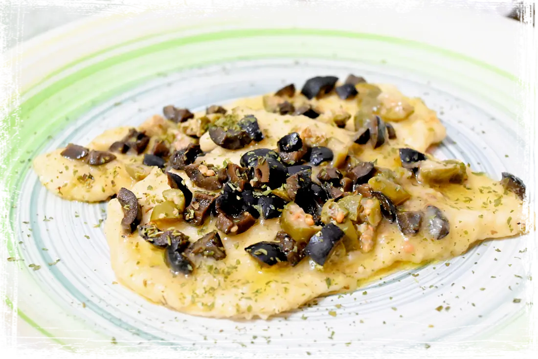 Scaloppine di pollo con capperi, olive e limone