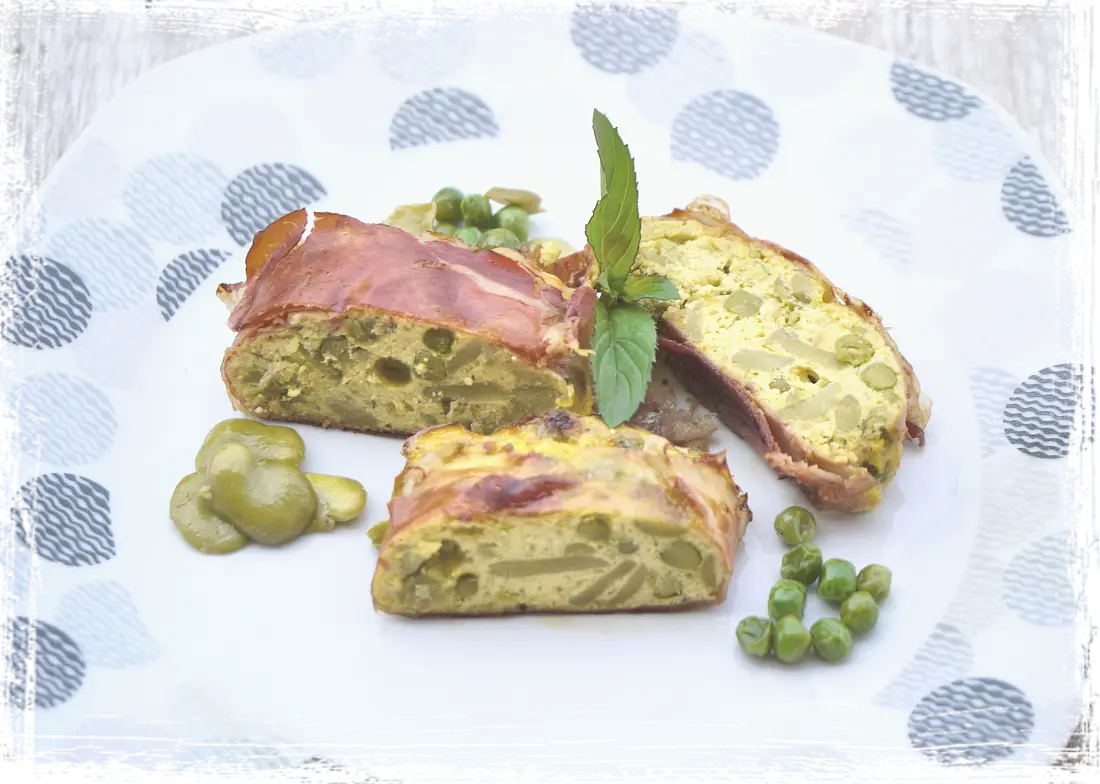 Polpettone di ricotta e legumi avvolto nello speck Polpettone di ricotta e legumi avvolto nello speck