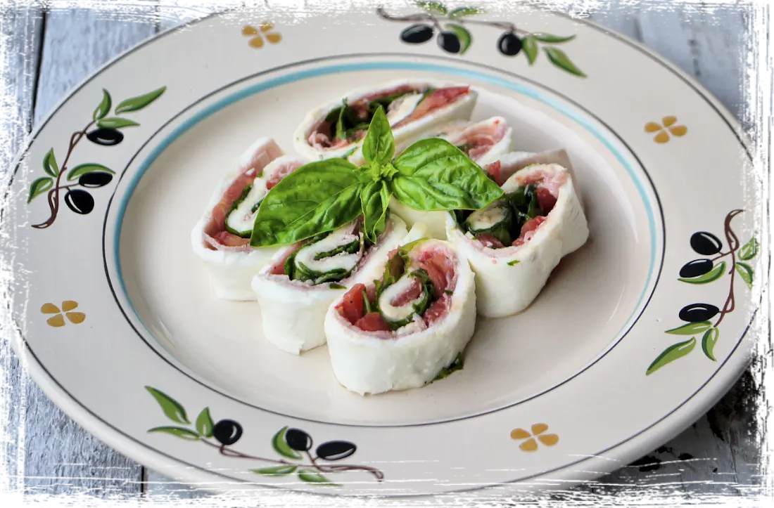 Rotolo di mozzarella ripieno