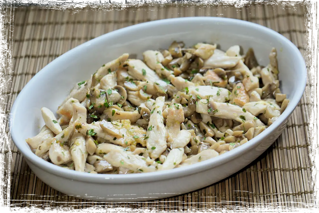 Straccetti di pollo con funghi champignon