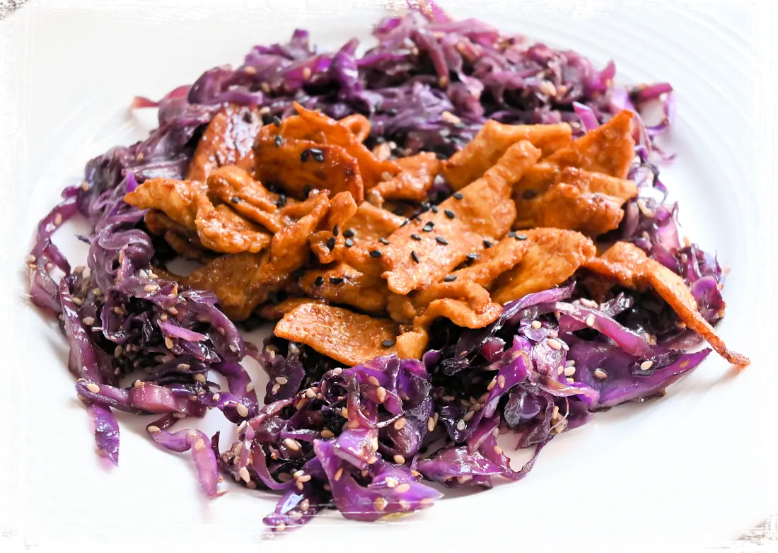 Straccetti di pollo alla soia con cavolo rosso Straccetti di pollo alla soia con cavolo rosso