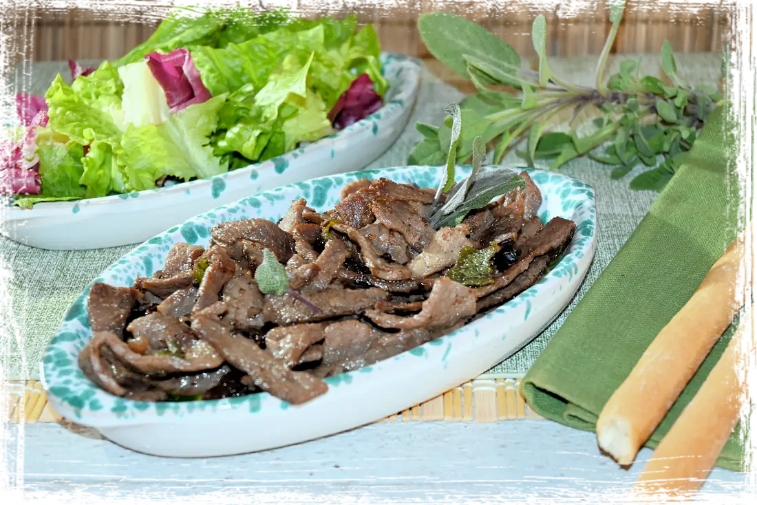 Straccetti di scottona alla salvia con gocce di balsamico Straccetti di scottona alla salvia con gocce di balsamico