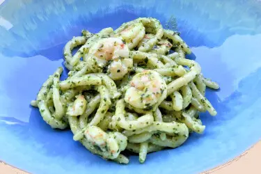 Strozzapreti con gamberi e pesto di basilico