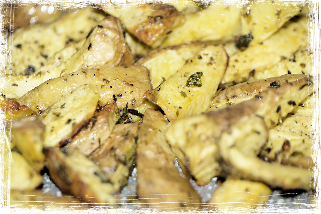 Batata al forno con erbe aromatiche Batata al forno con erbe aromatiche