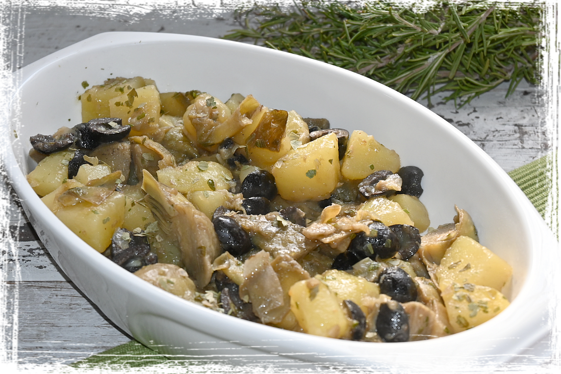 Carciofi affogati con patate e olive nere