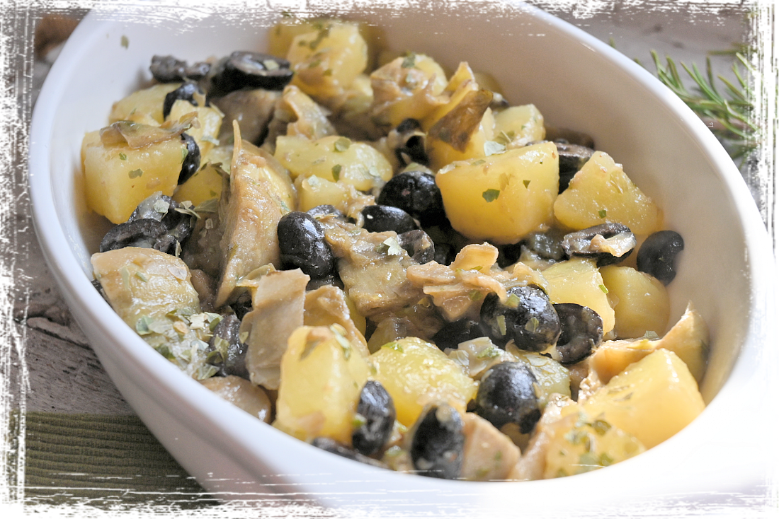 Carciofi affogati con patate e olive nere