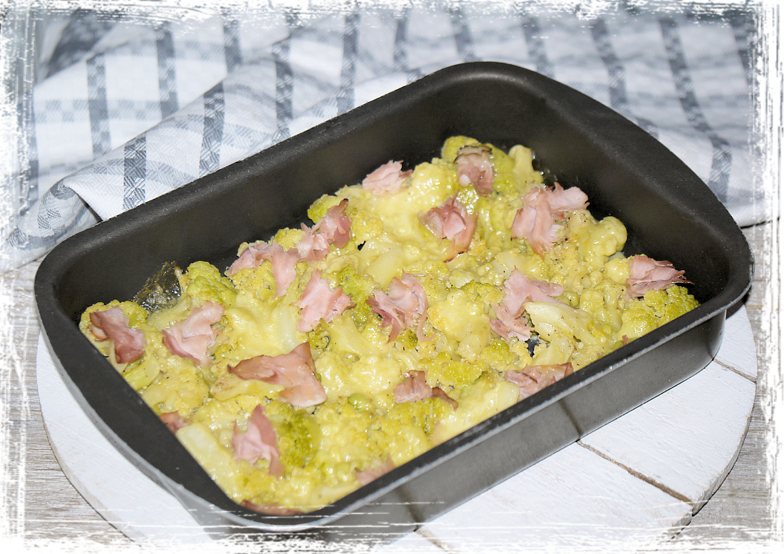 Cavolfiore gratinato al forno con prosciutto cotto Cavolfiore gratinato al forno con prosciutto cotto