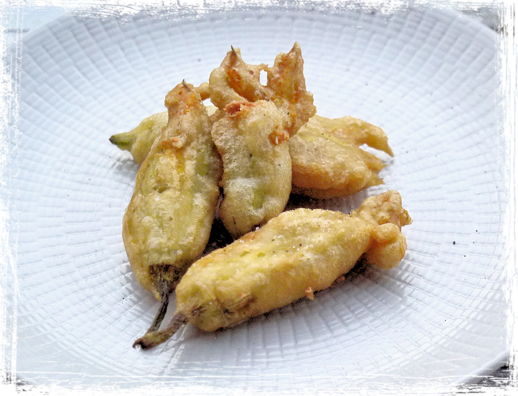 Fiori di zucca ripieni fritti Fiori di zucca ripieni fritti