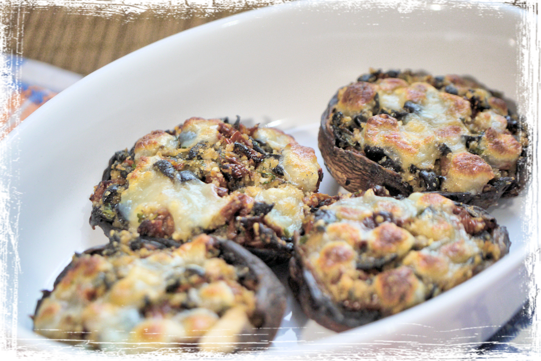 Funghi champignon ripieni con erbette aromatiche Funghi champignon ripieni con erbette aromatiche