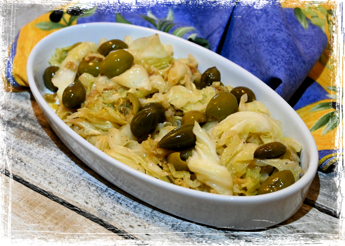 Verza con olive e frutti del cappero