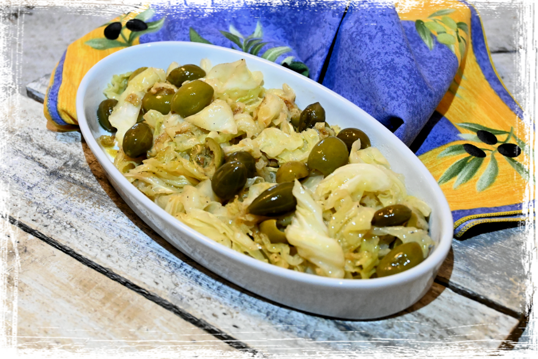 Verza con olive e frutti del cappero