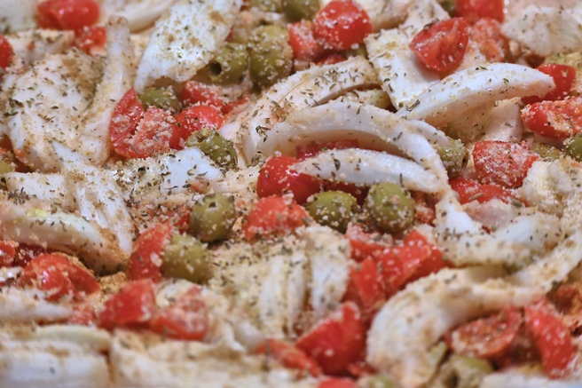 Finocchi al forno con pomodorini e olive