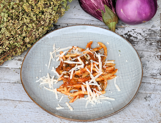 Fusilli al ferretto con melanzane e ricotta salata al peperoncino
