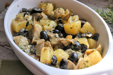 Carciofi affogati con patate e olive nere